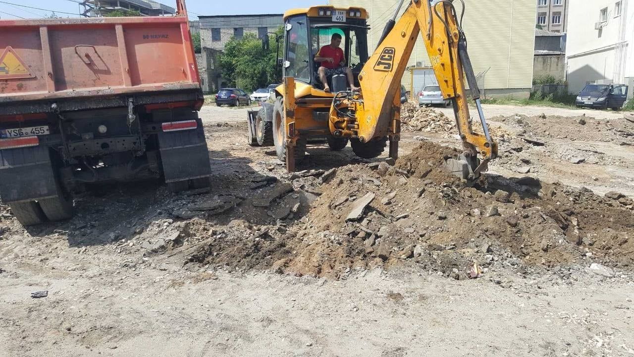 Чебан: Начались работы по обустройству парковки на Измаильской