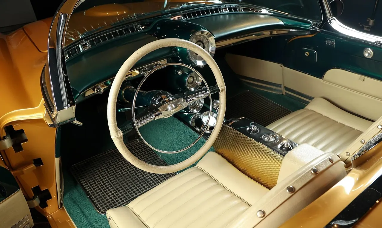 Уникальный американский Oldsmobile 50-х продали за $1,7 миллиона