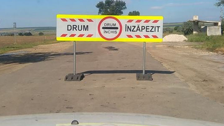 Poza zilei: Drum "înzăpezit" în plină vară la Taraclia