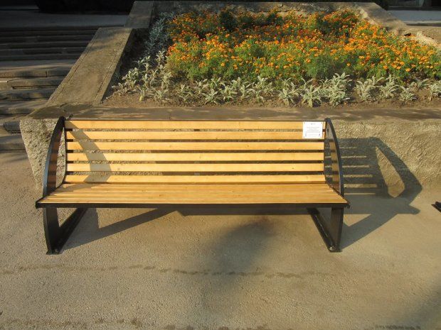 Încă două bănci au fost dăruite Chișinăului, în cadrul proiectului „Donate-A-Bench”