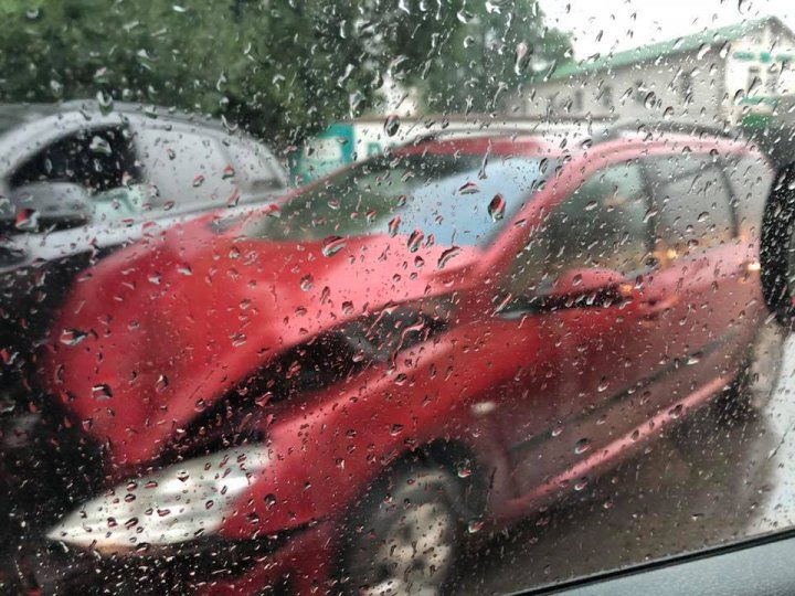 На столичной улице Узинелор столкнулись два автомобиля
