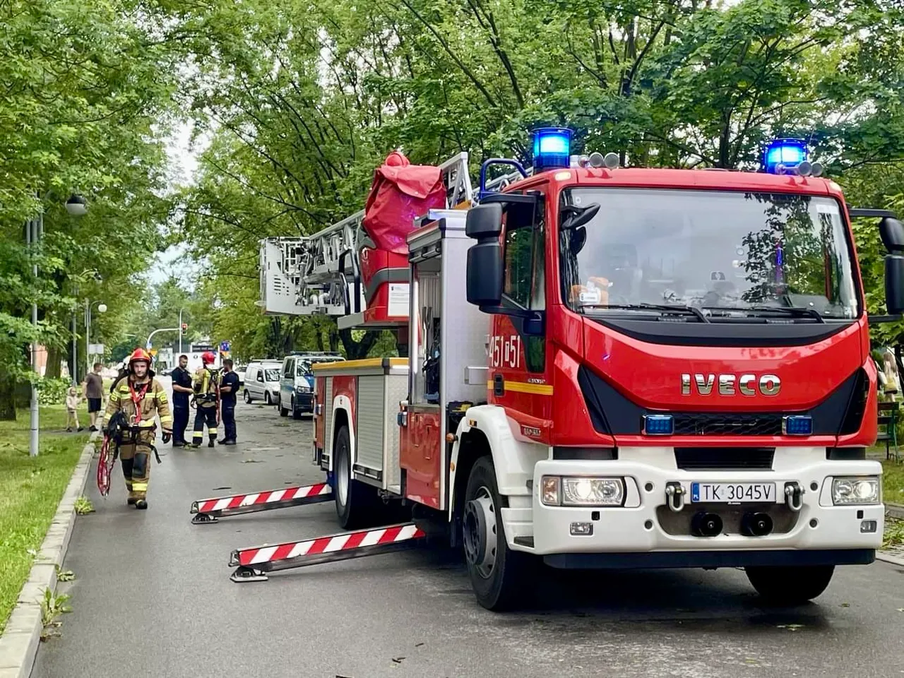В Польше ураган разнес лагерь отдыха, где было около 20 человек