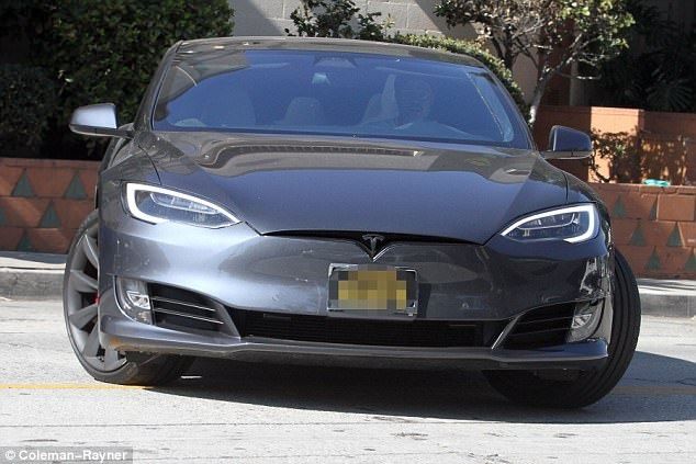 Брэд Питт на Tesla попал в тройное ДТП