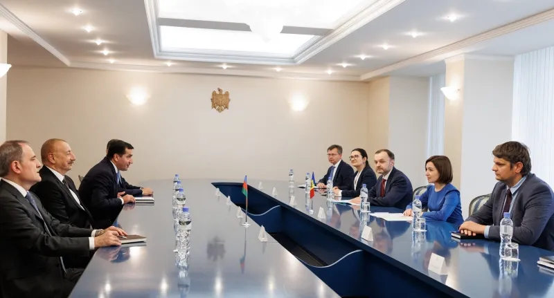 Санду обсудила с Алиевым возможности импорта газа в Молдову