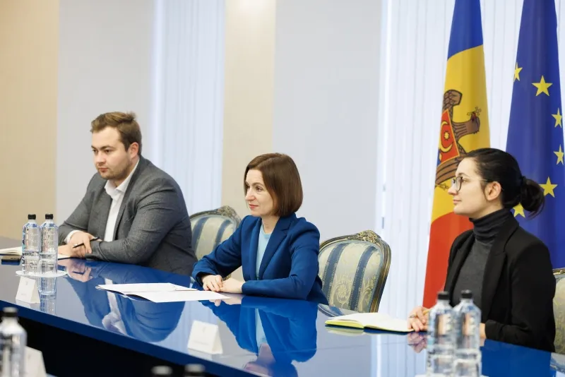 Санду поблагодарила евродепутатов за рекомендацию о начале переговоров с ЕС