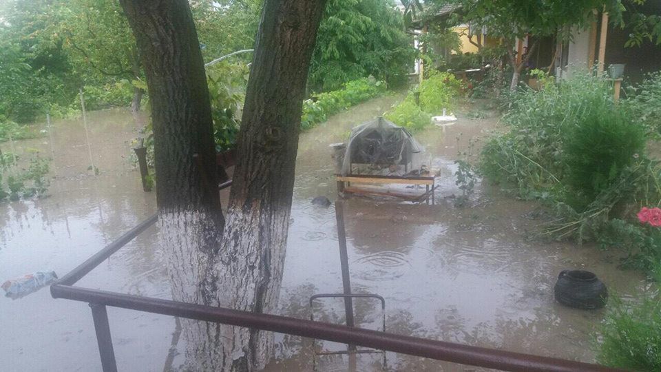 Потоп в Страшенах: местным жителям потребовалась помощь спасателей