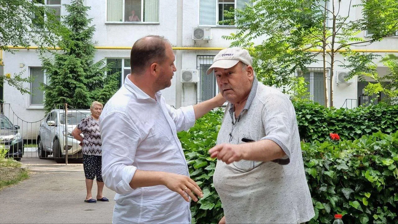 Чебан проинспектировал три многоквартирных дома в столице, где ведётся капитальный ремонт