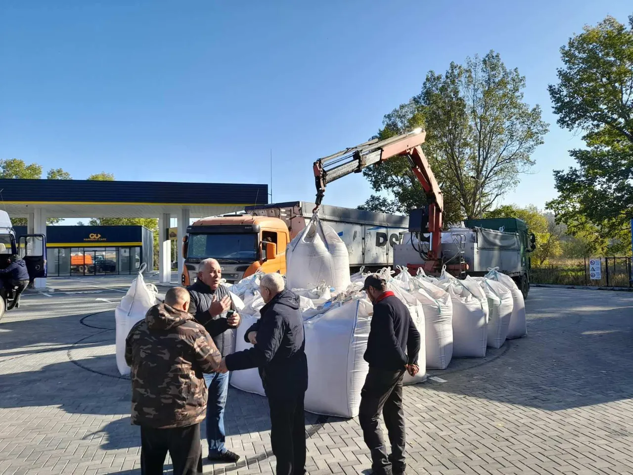 Фермеры из сильно пострадавших от засухи районов начали получать семена озимой пшеницы