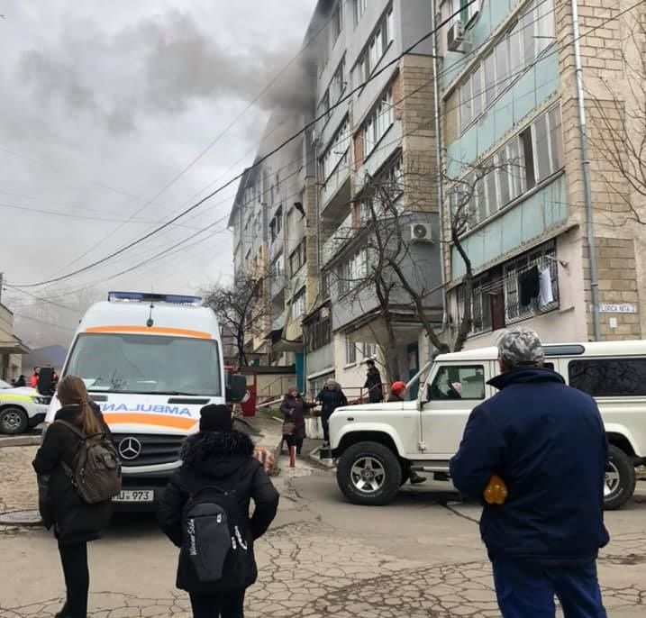 В многоквартирном доме на Рышкановке вспыхнул пожар