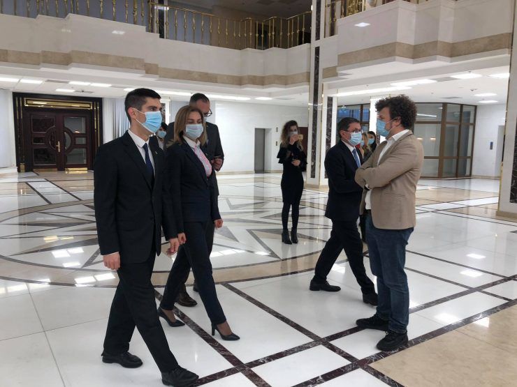 Депутаты PAS пришли на консультации с Майей Санду