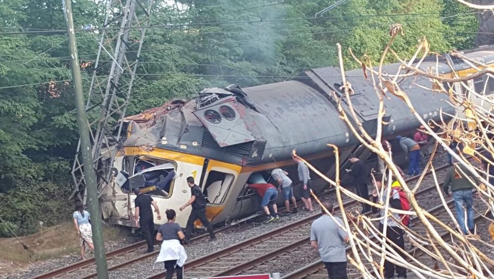 Un tren a deraiat în Spania, sunt victime