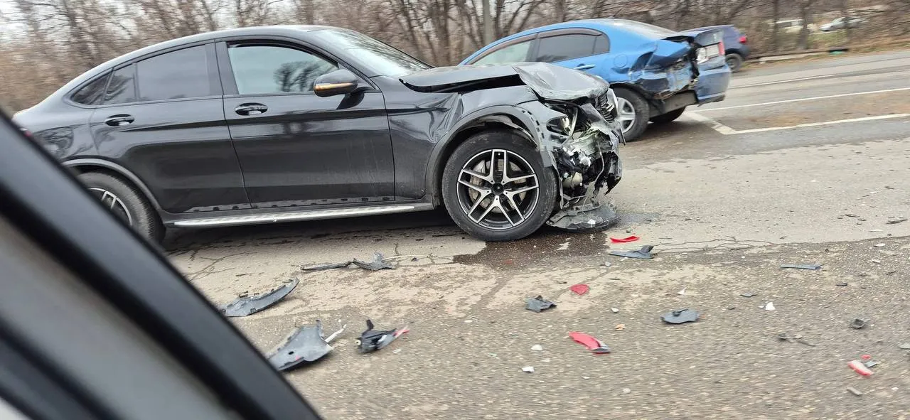 Accident la Chișinău: Două automobile, puternic avariate