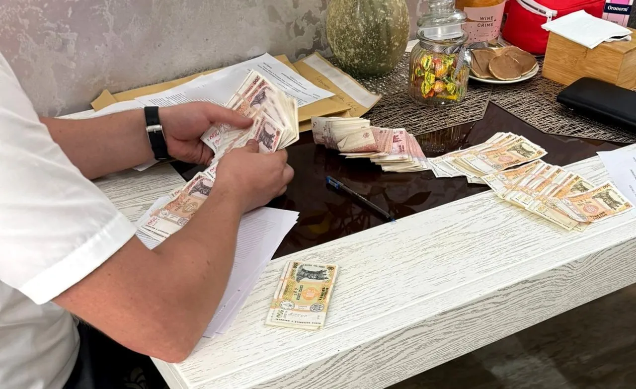 В Оргеевском лесхозе задержаны двое сотрудников за незаконную рубку и хищение древесины