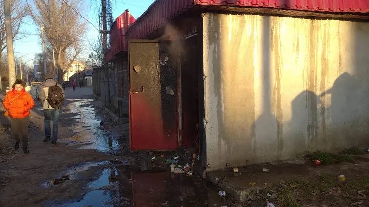 В столице на улице Мунчештской загорелся заброшенный склад