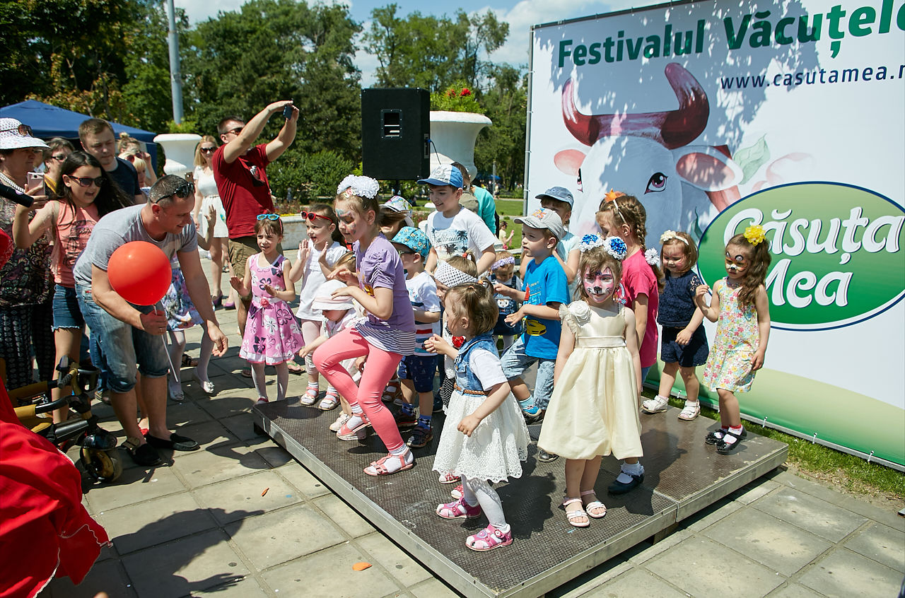 În weekend s-a desfășurat Festivalul Văcuțelor "Căsuța Mea" 2017 ®