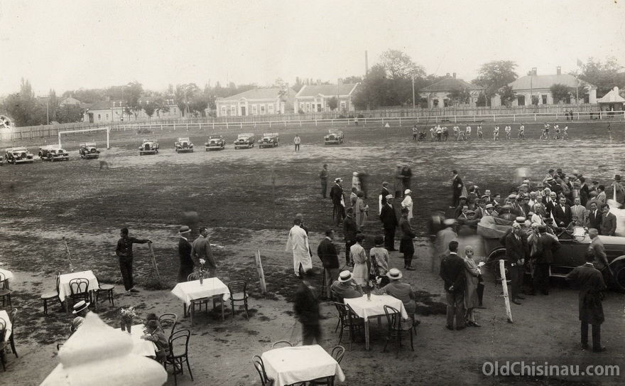 Опубликованы фотографии с автопробегов из Кишинева в 1928-1929 годах