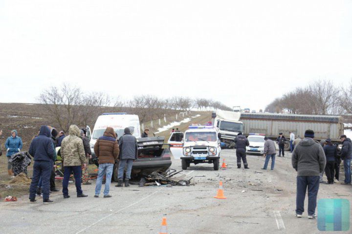 Водитель легковушки погиб при столкновении с фурой возле села Малаешты