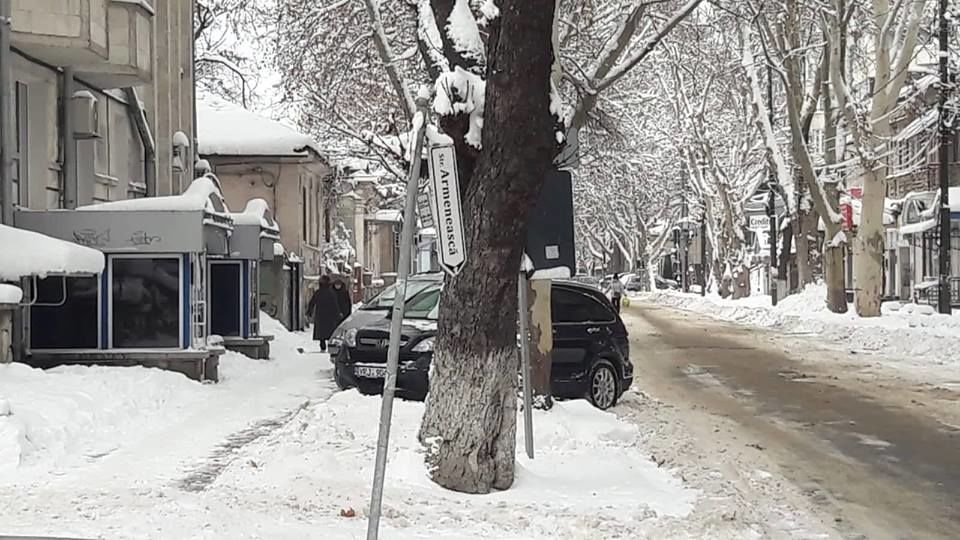 Перед стихией, обрушившейся на Молдову, не устояли и указатели