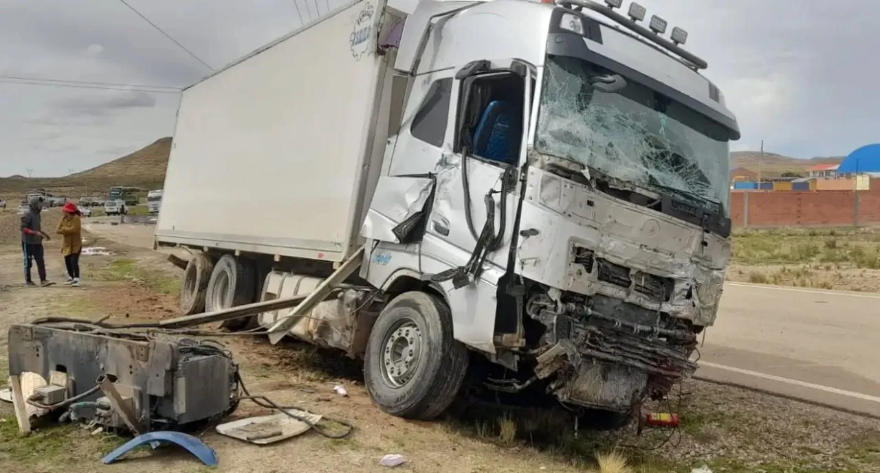 Accident în Bolivia cu implicarea unui microbuz: 13 persoane au murit