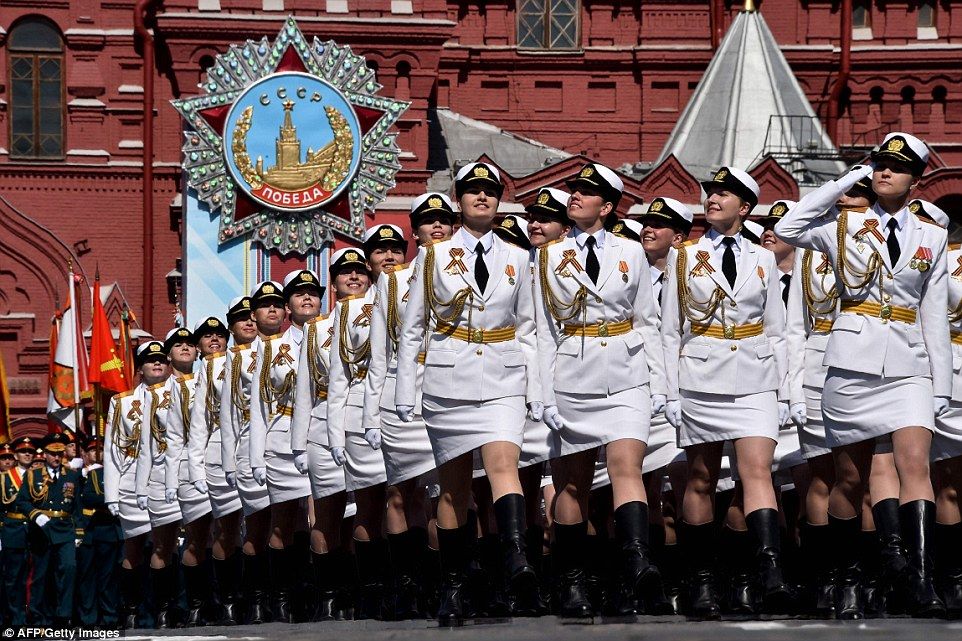 Запад шокирован российской "армией в мини-юбках"