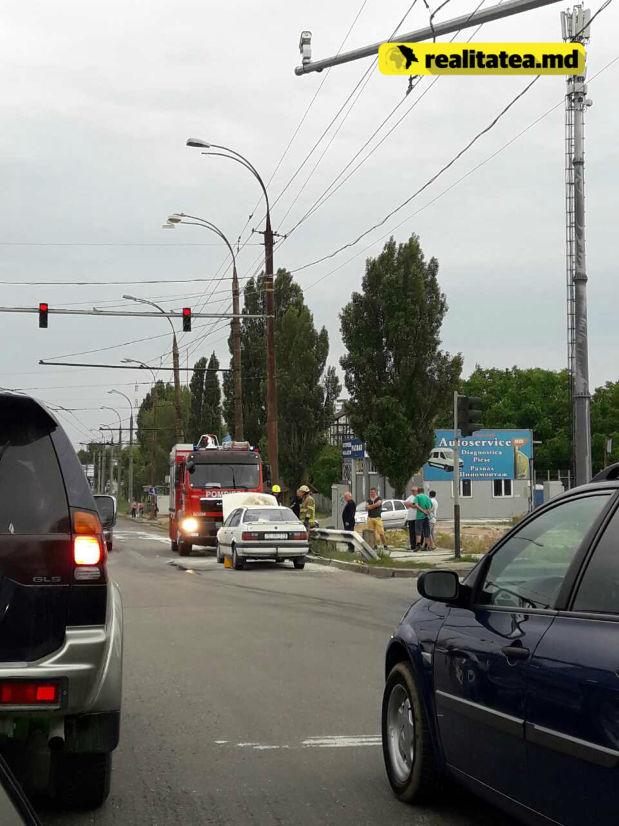 В столичном микрорайоне Телецентр загорелась машина