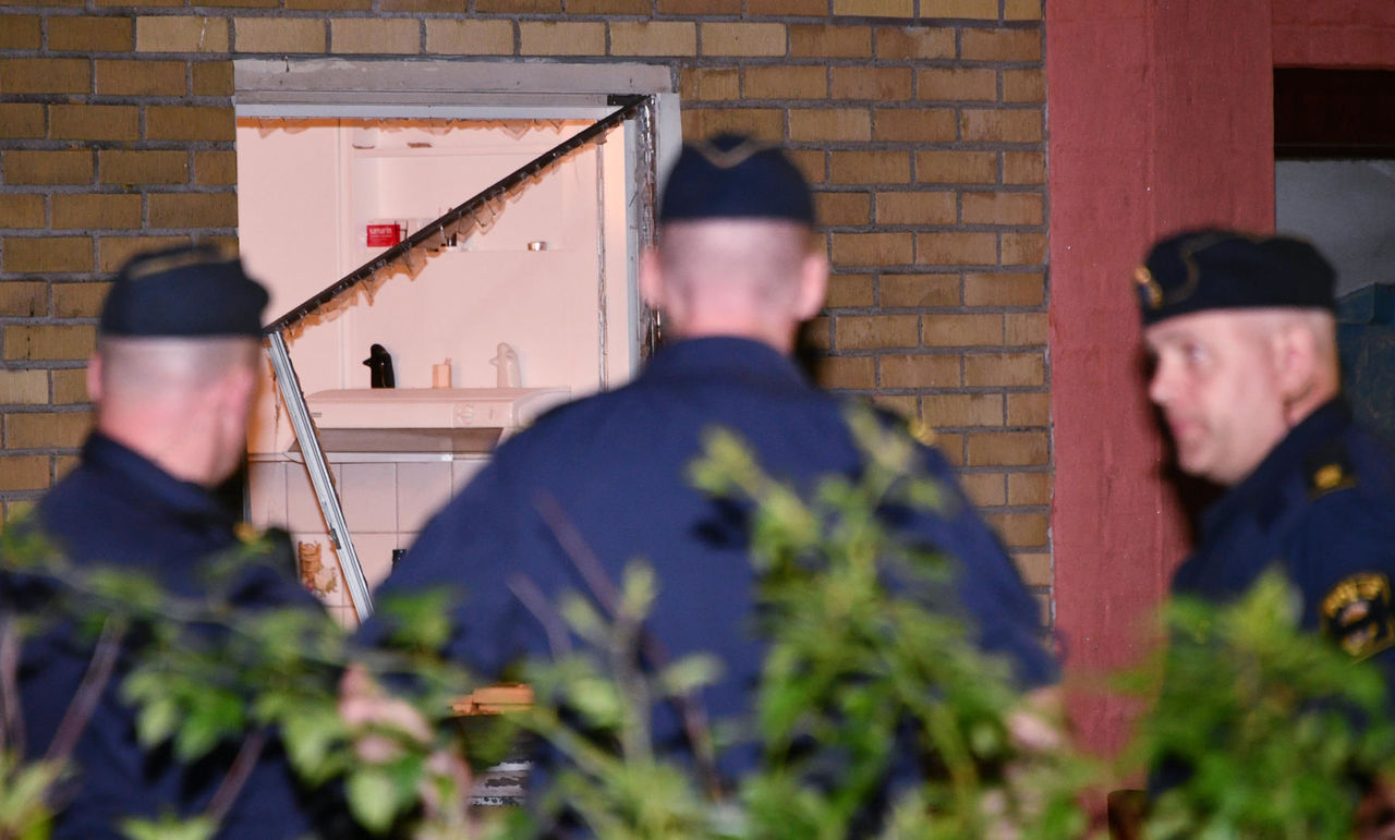 В Швеции в квартиру с женщиной и детьми кинули взрывное устройство