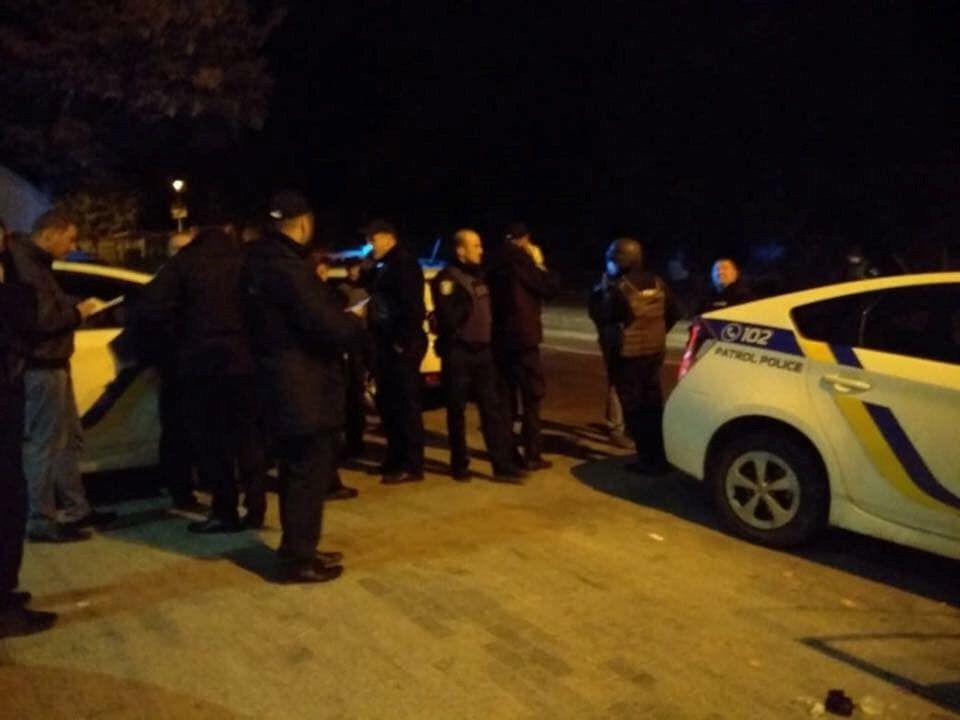 В Киеве неизвестный открыл огонь по полицейским