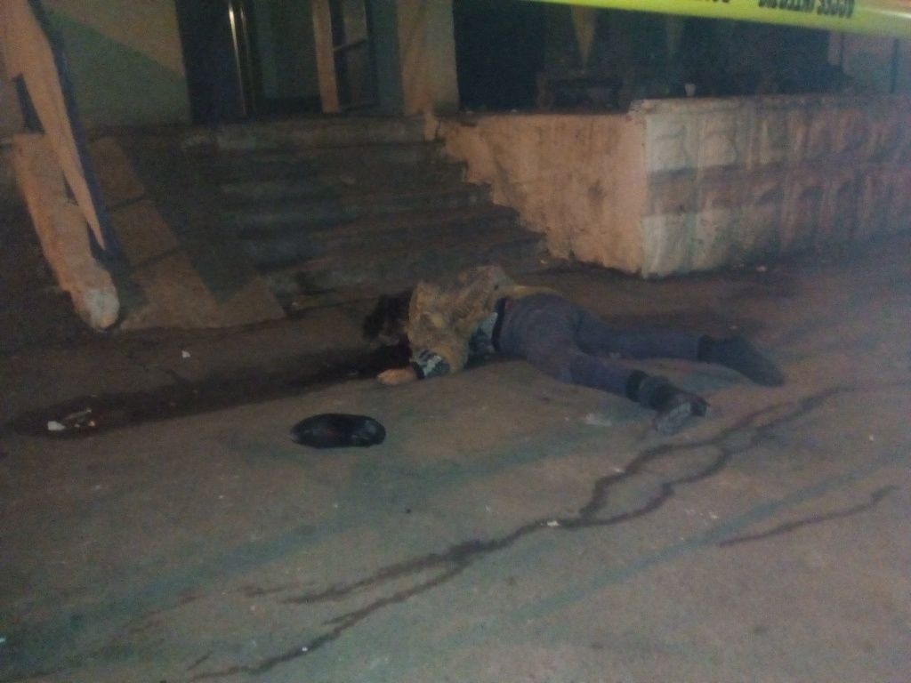 На Чеканах женщина насмерть разбилась при падении с высоты