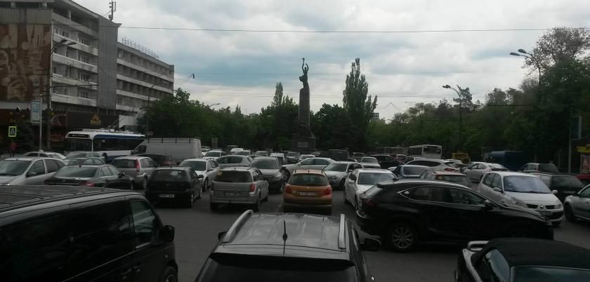 Предпасхальная суета парализовала движение в Кишиневе