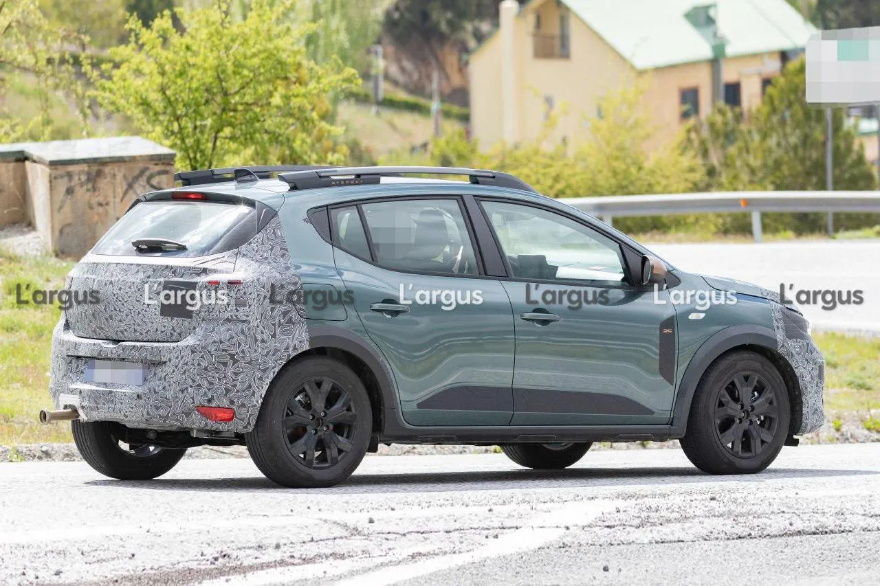 Обновленный Dacia Sandero заметили без камуфляжа