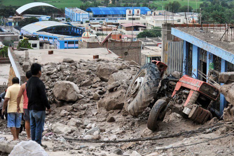 Оползень в Перу: шестеро погибших, сотни домов разрушены