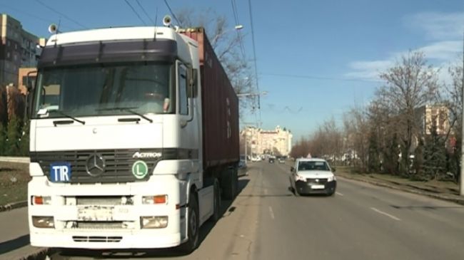 Полиция оставила десятки водителей без номерных знаков