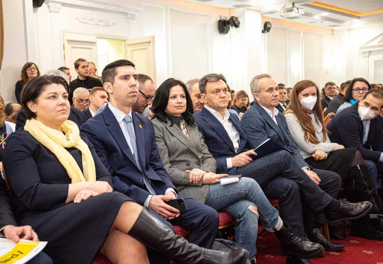 Речан не является членом PAS, но выступал в Национальном политическом совете