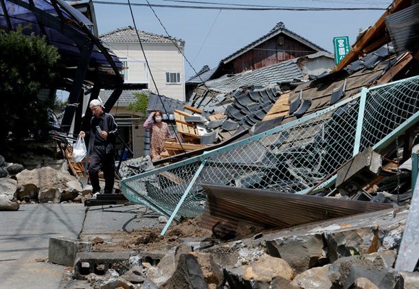 Bilanţul cutremurului de 6,4 grade din Japonia: sute de victime