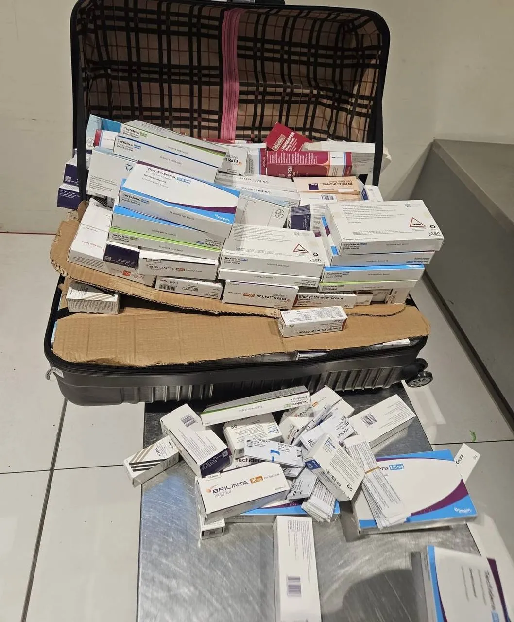 Un cetățean ucrainean a încercat să introducă ilegal în Moldova un lot de medicamente