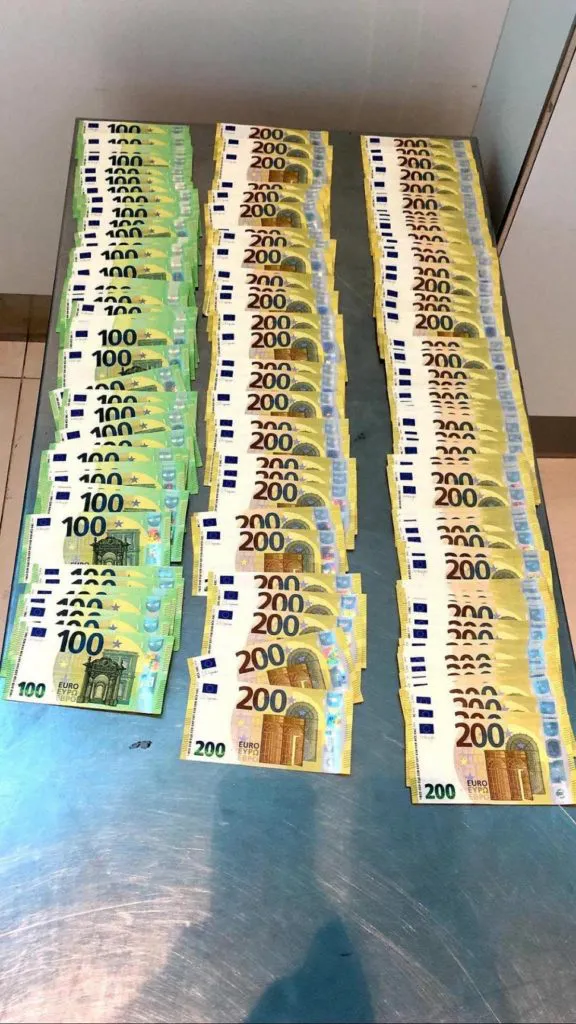 Мужчина пытался вывезти из Молдовы 40 000 евро, не задекларировав их