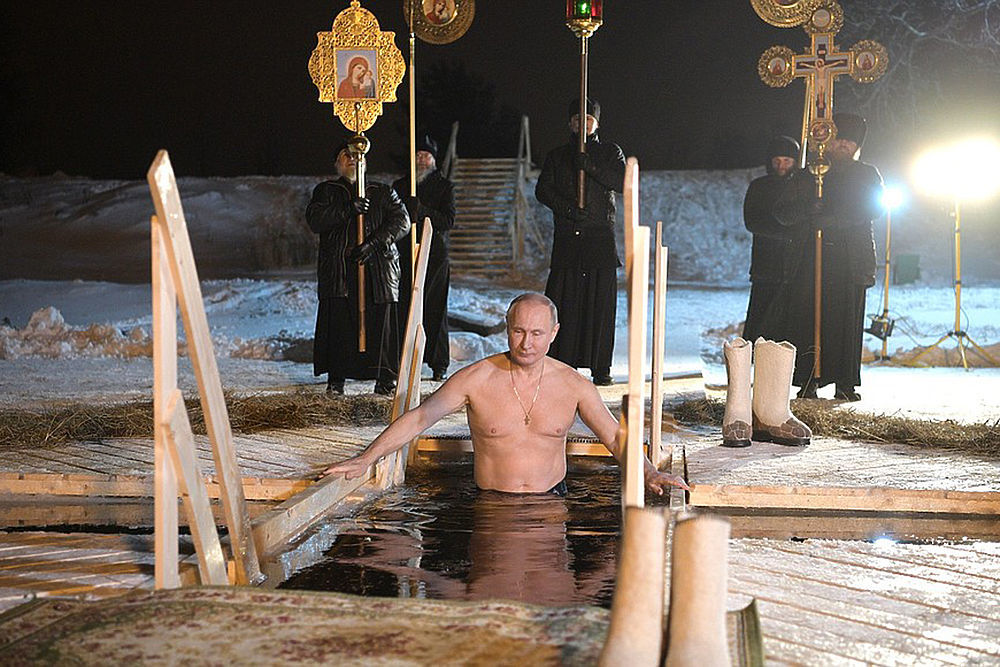 Путин на Крещение окунулся в прорубь