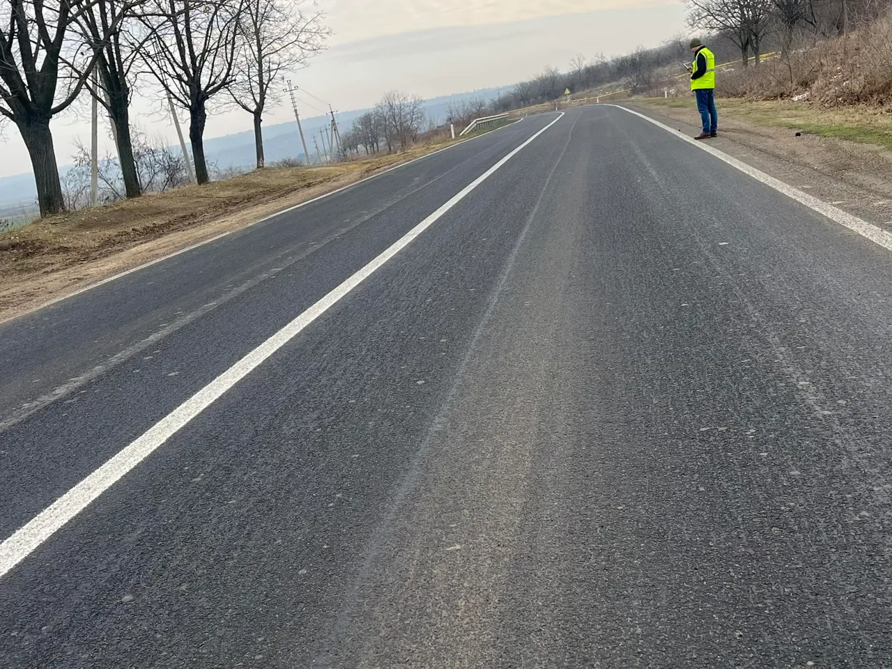 Lucrările de întreținere periodică pe un drum național, finalizate