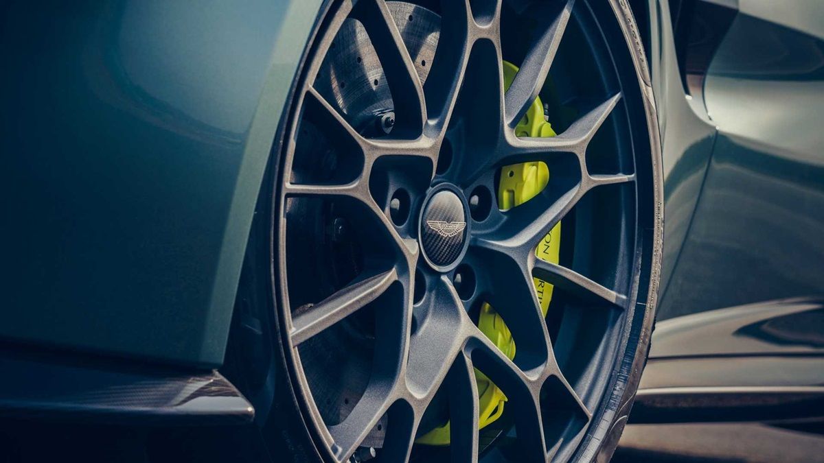 Aston Martin выпустил "механическое" купе Vantage