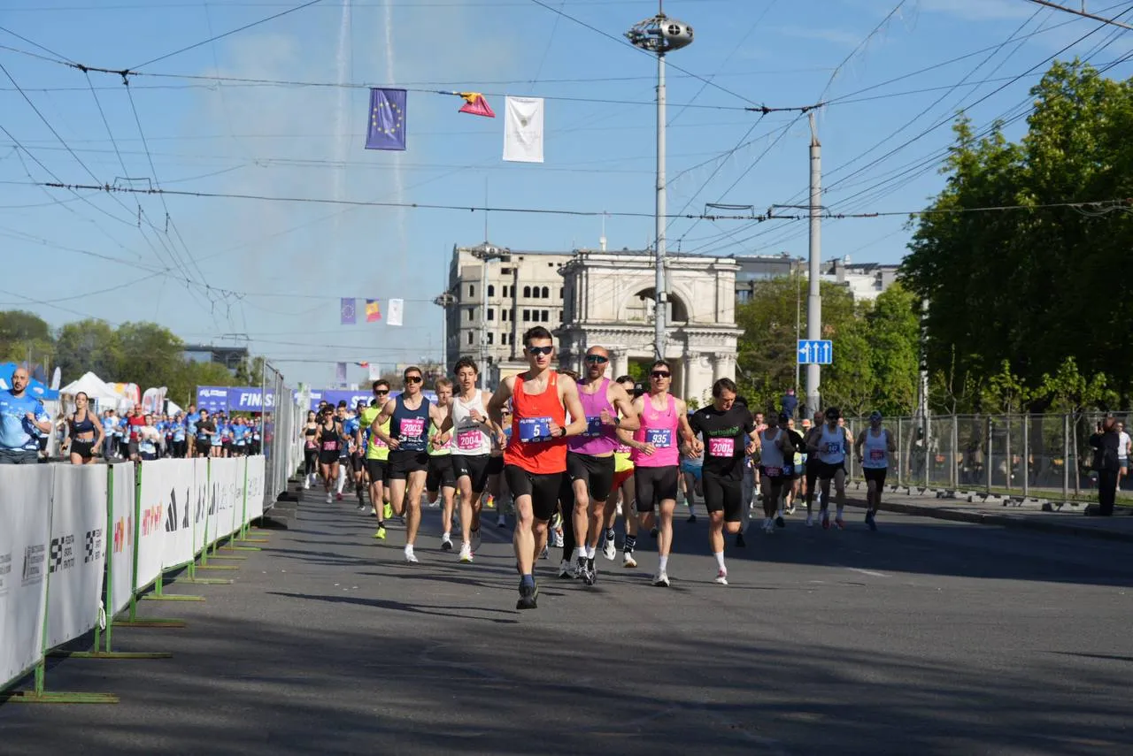OM Half Marathon 2026: тысячи бегунов открыли сезон в Кишинёве