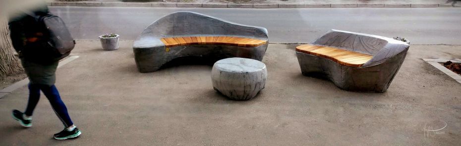 В Кишиневе появилась скамейка, созданная известным скульптором