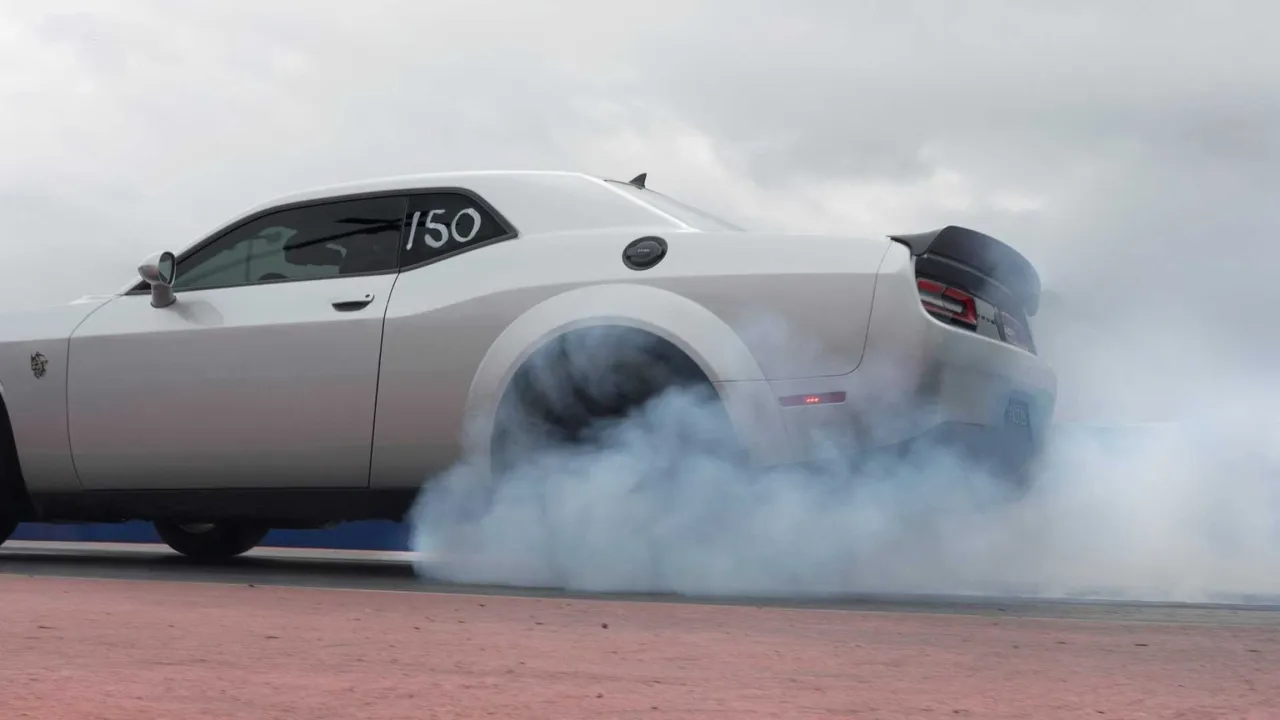Еще не выпущенный спорткар Dodge ушел с молотка за $700 000