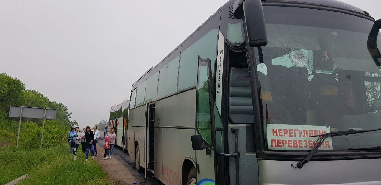 На Украине закидали камнями автобус с участниками акции, посвящённой 9 Мая