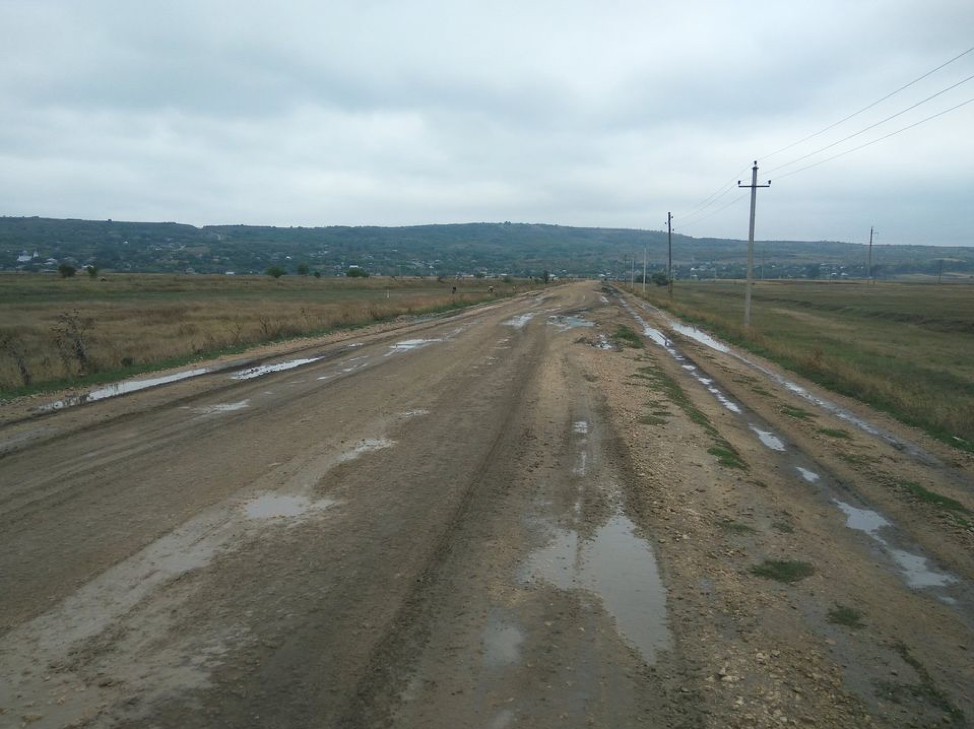 На два километра дороги в Вережены потрачено 85 млн леев, ремонт затянулся