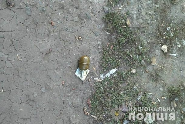 На остановке в Харькове нашли гранату