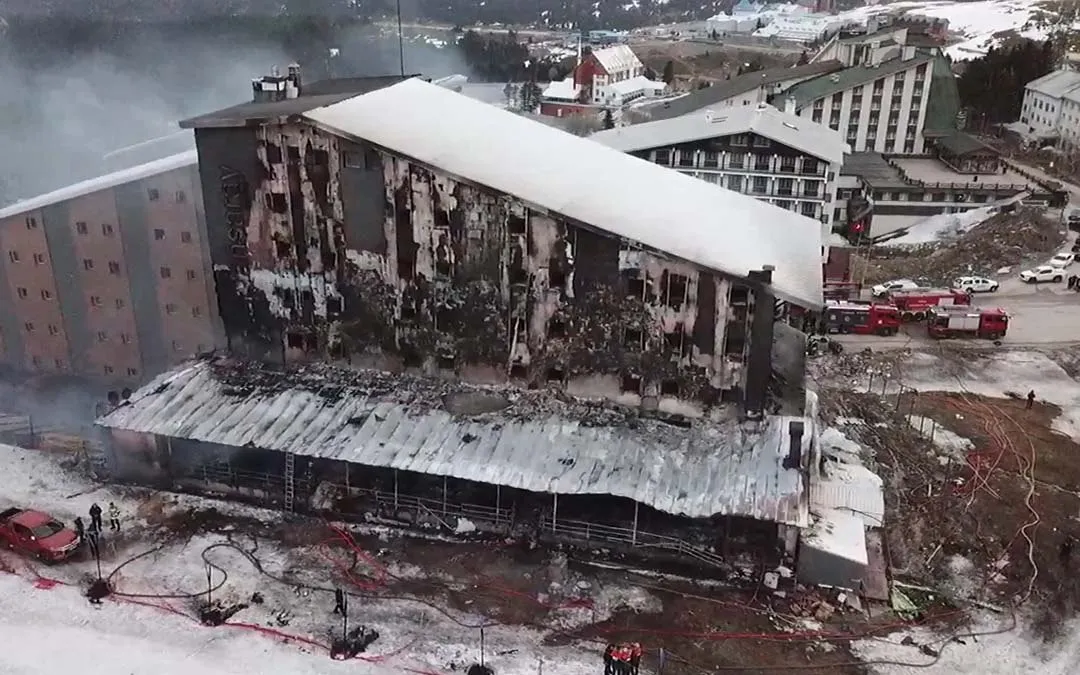 Un hotel dintr-o stațiune de schi în Turcia a ars: Sunt victime
