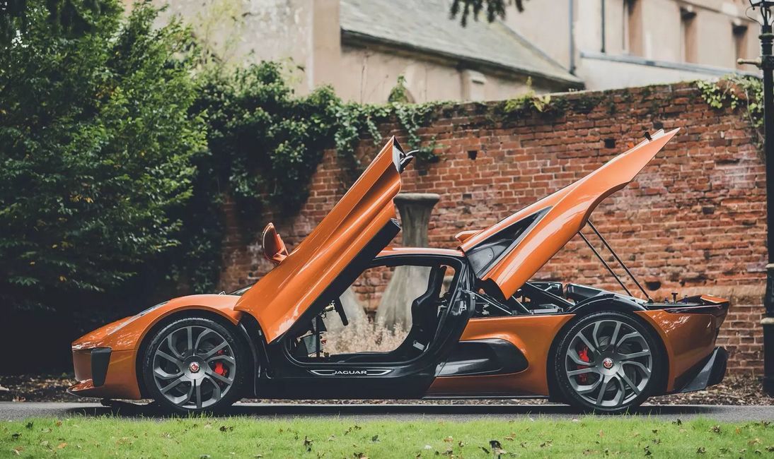 Один из четырех суперкаров Jaguar из фильма о Бонде пустят с молотка