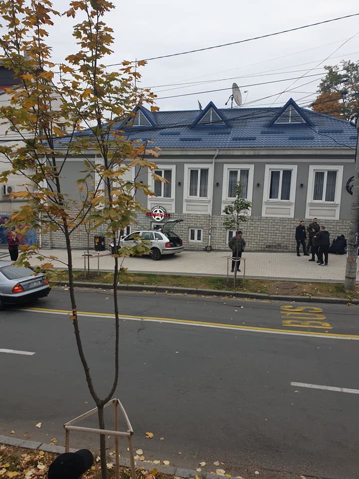 В Кишиневе произошло ДТП с участием такси: на тротуаре сбит пешеход