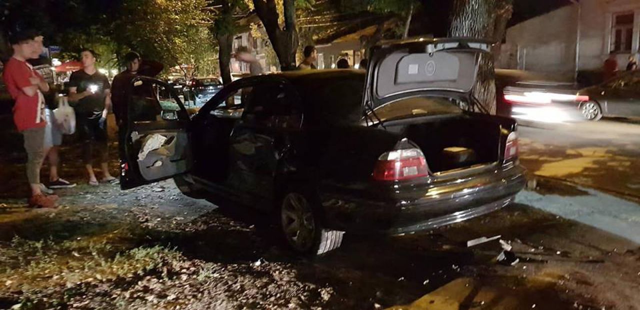 Серьезная авария произошла вечером в столице: повреждены Lada и BMW