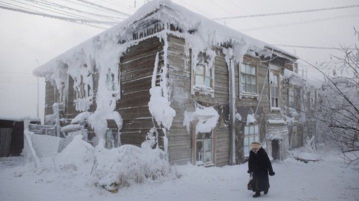 Noiembrie în calendar, iar temperatura s-a prăbușit la minus 27 de grade Celsius. Oraşul în care e frig de crapă pietrele
